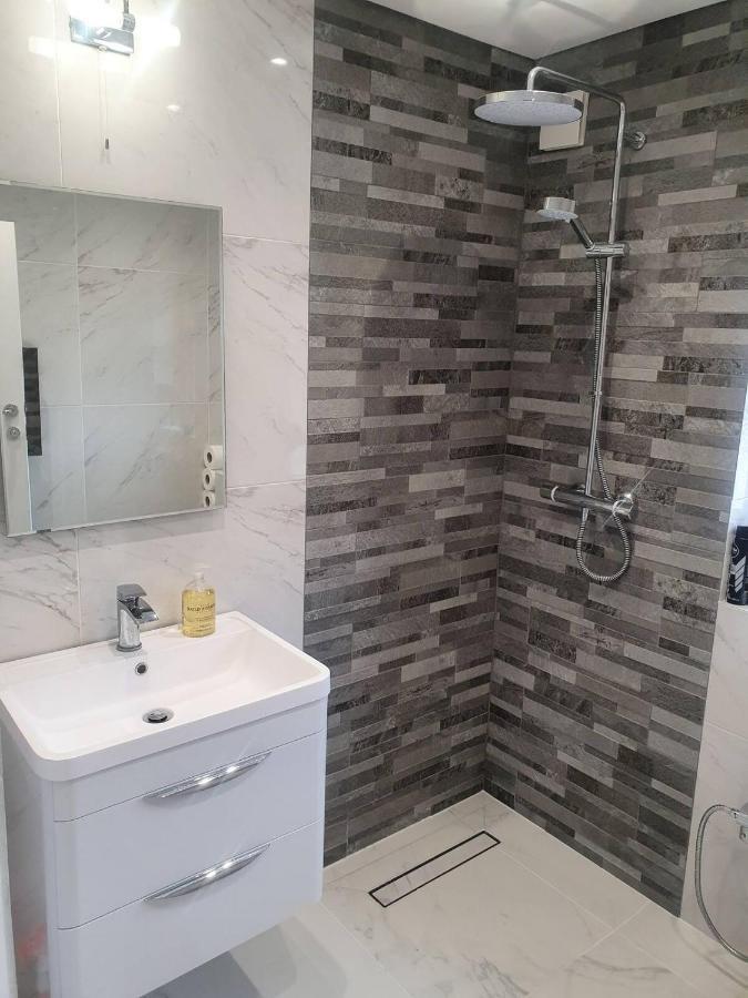 Beautiful Guest Rooms, Free Parking, 30Min Heathrow, 40Min Wembley, 60Min Central London Гринфорд Экстерьер фото