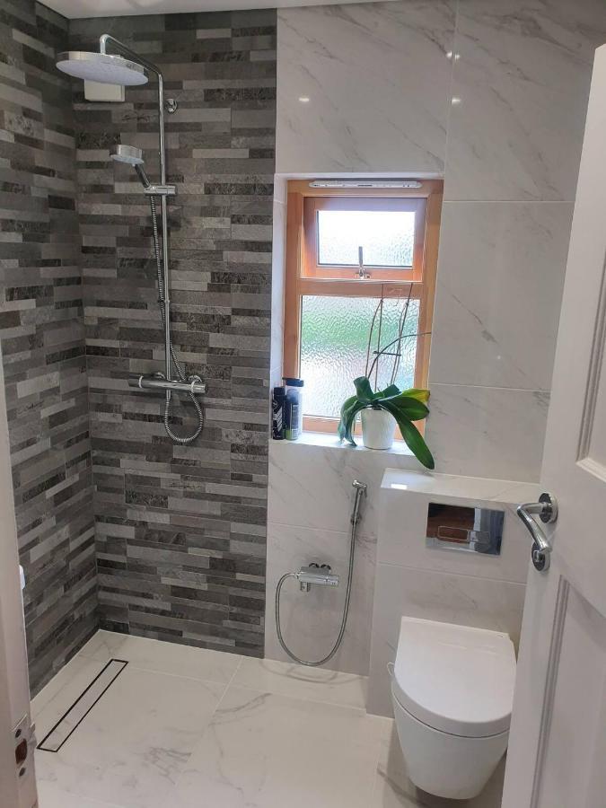Beautiful Guest Rooms, Free Parking, 30Min Heathrow, 40Min Wembley, 60Min Central London Гринфорд Экстерьер фото