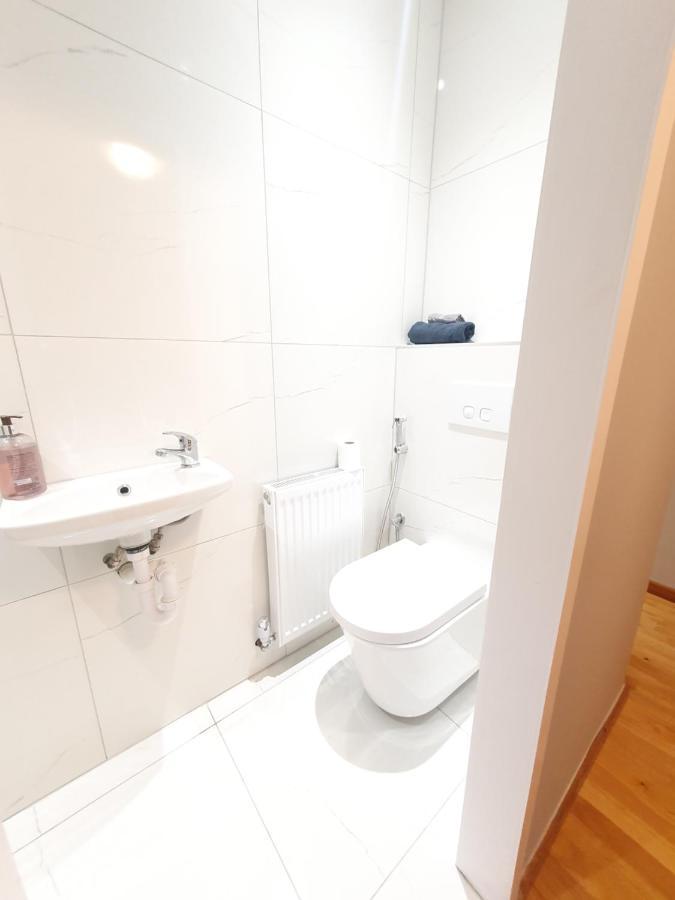 Beautiful Guest Rooms, Free Parking, 30Min Heathrow, 40Min Wembley, 60Min Central London Гринфорд Экстерьер фото