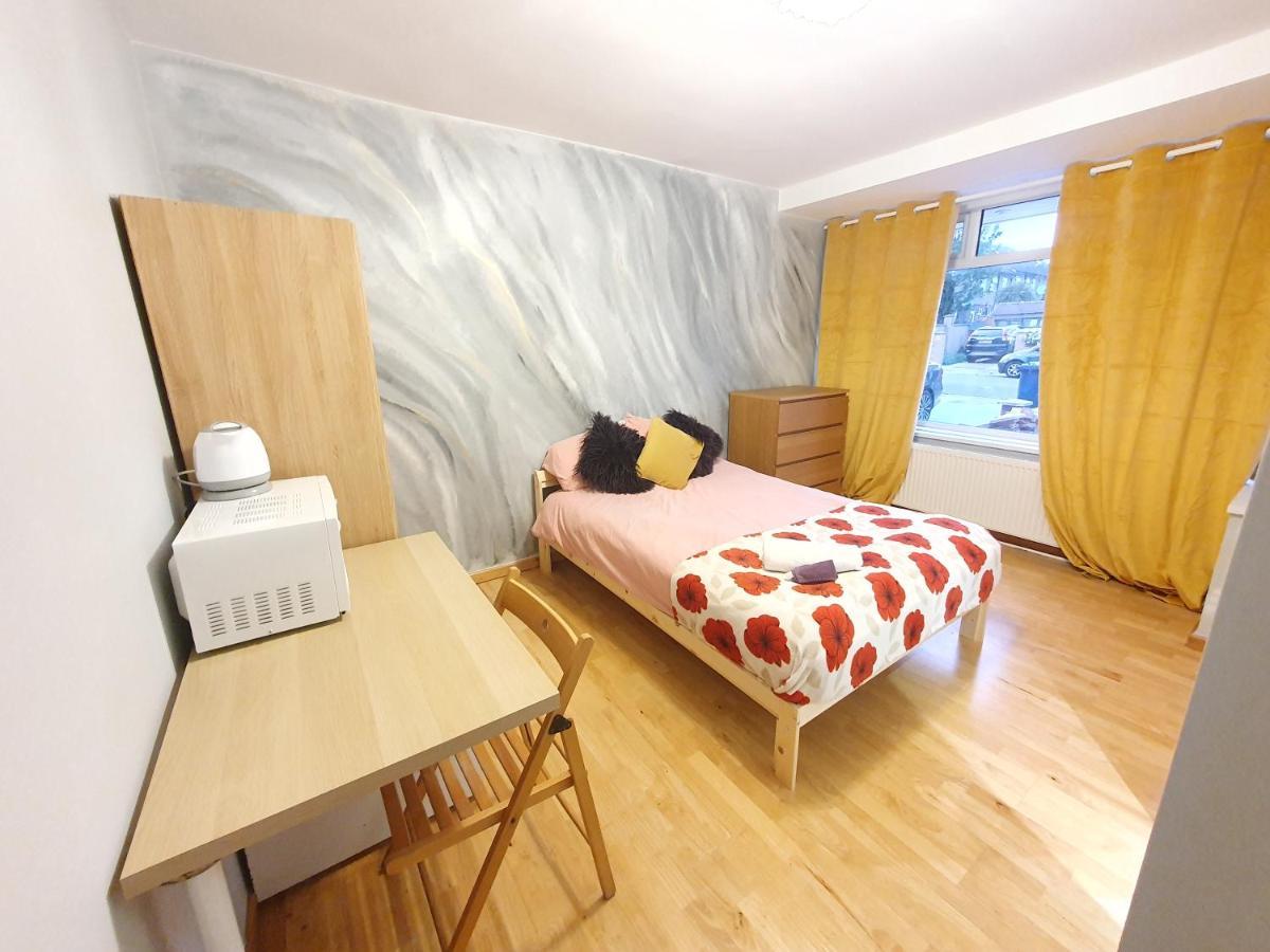 Beautiful Guest Rooms, Free Parking, 30Min Heathrow, 40Min Wembley, 60Min Central London Гринфорд Экстерьер фото