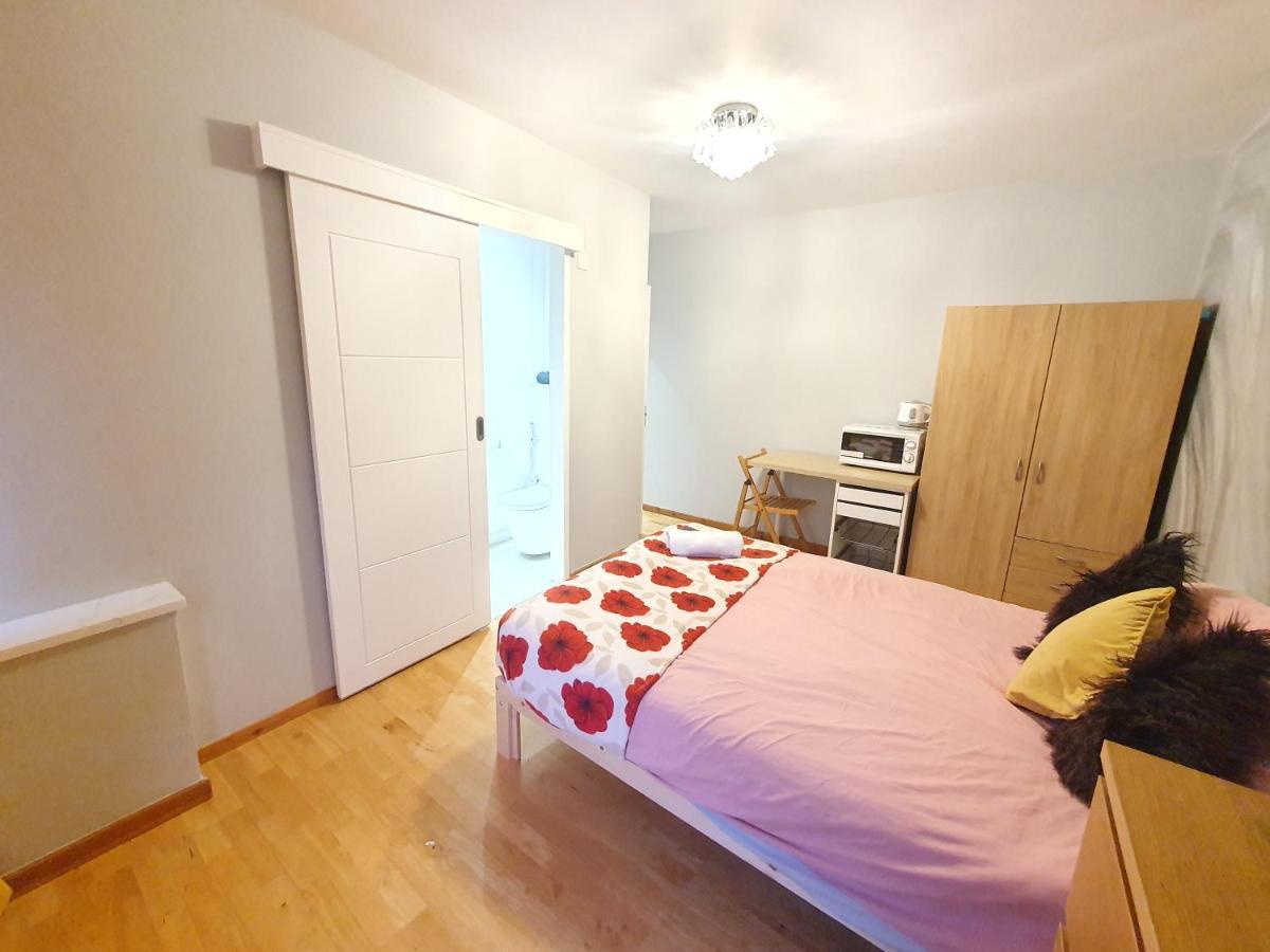 Beautiful Guest Rooms, Free Parking, 30Min Heathrow, 40Min Wembley, 60Min Central London Гринфорд Экстерьер фото