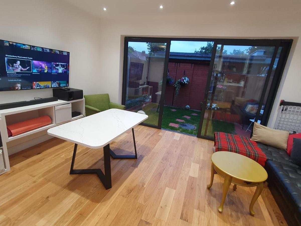 Beautiful Guest Rooms, Free Parking, 30Min Heathrow, 40Min Wembley, 60Min Central London Гринфорд Экстерьер фото