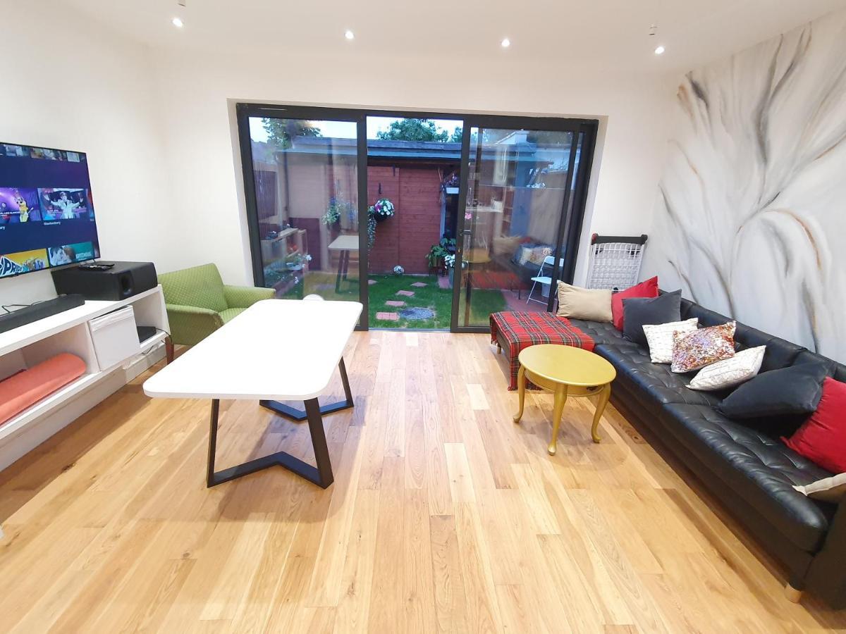 Beautiful Guest Rooms, Free Parking, 30Min Heathrow, 40Min Wembley, 60Min Central London Гринфорд Экстерьер фото