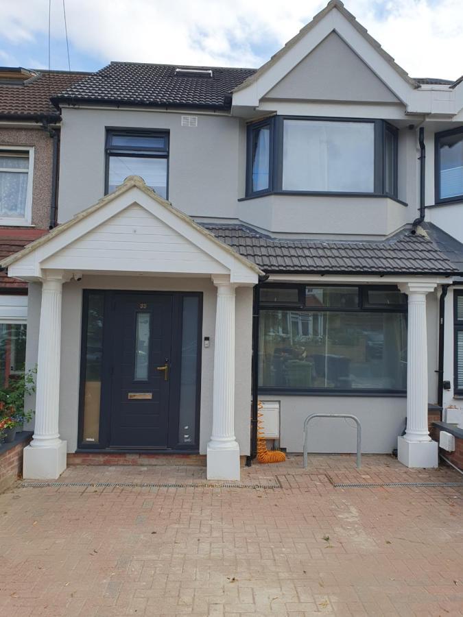 Beautiful Guest Rooms, Free Parking, 30Min Heathrow, 40Min Wembley, 60Min Central London Гринфорд Экстерьер фото