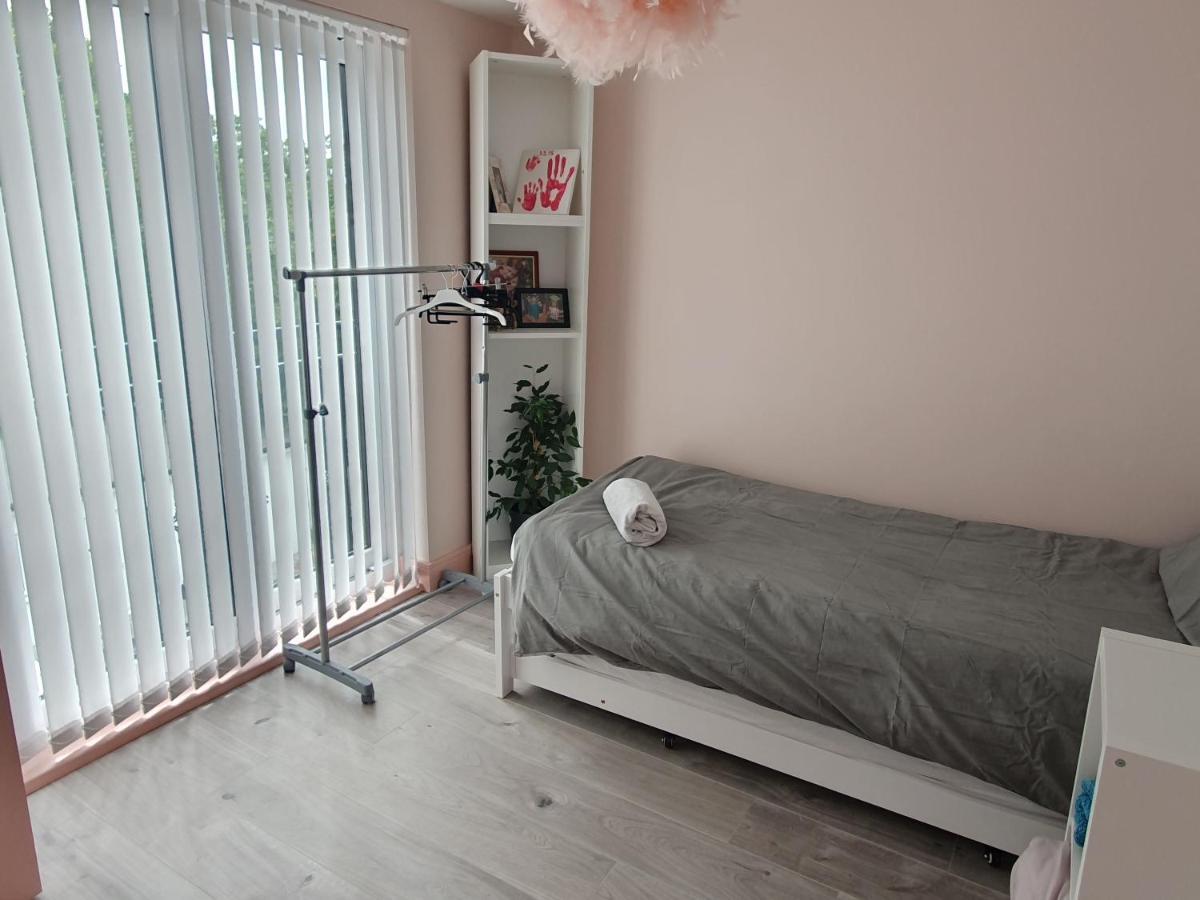 Beautiful Guest Rooms, Free Parking, 30Min Heathrow, 40Min Wembley, 60Min Central London Гринфорд Экстерьер фото