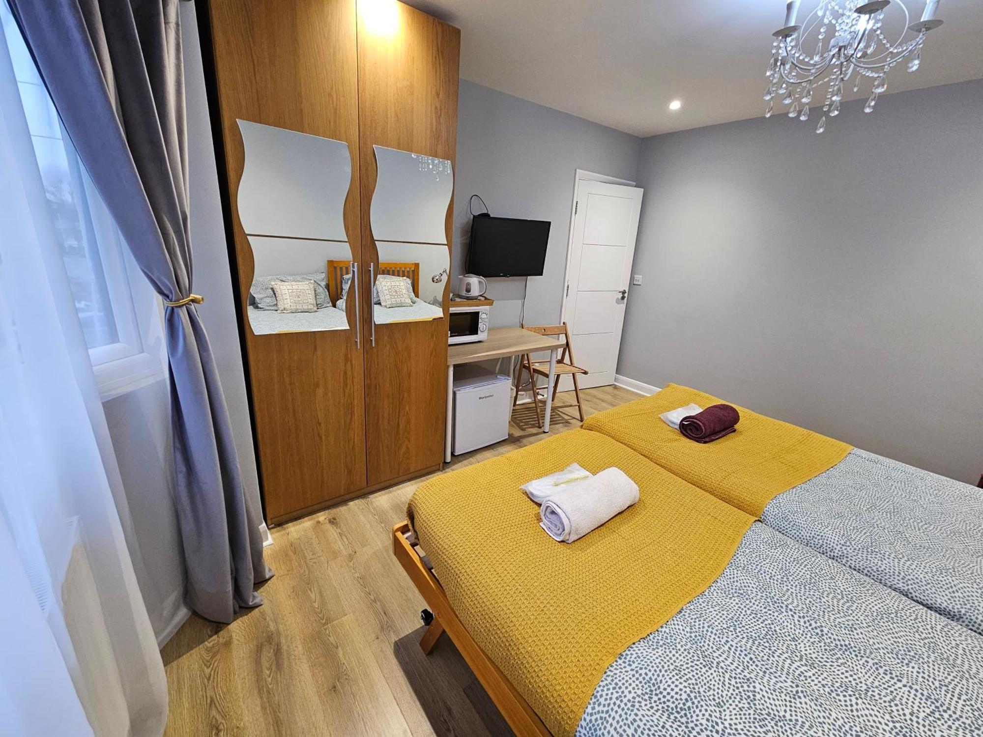 Beautiful Guest Rooms, Free Parking, 30Min Heathrow, 40Min Wembley, 60Min Central London Гринфорд Экстерьер фото