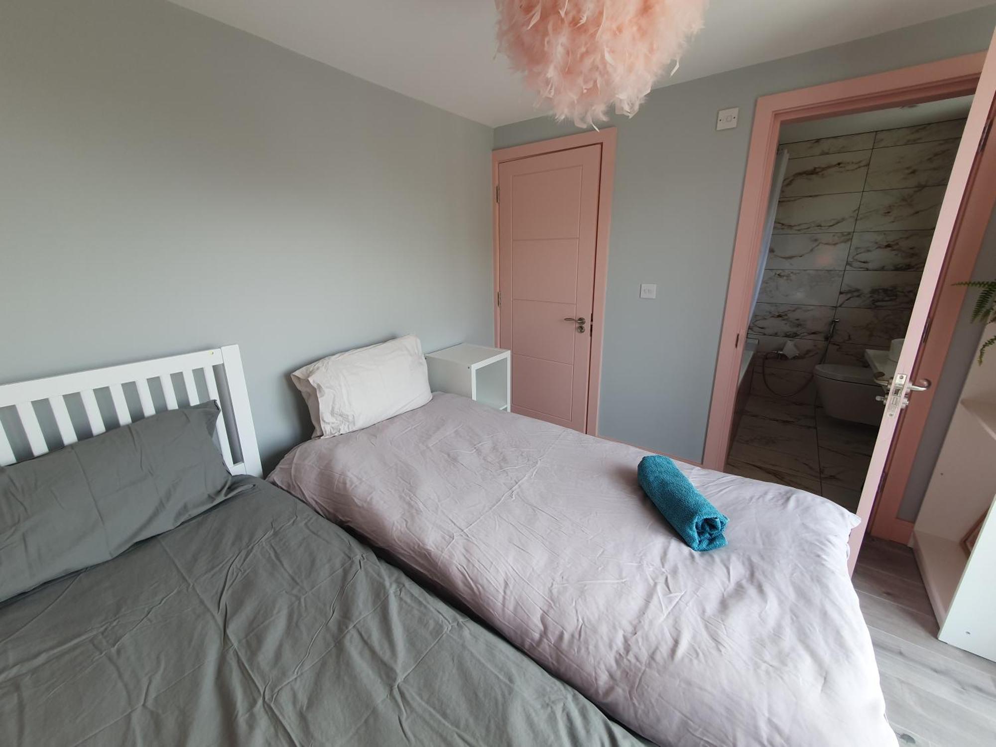 Beautiful Guest Rooms, Free Parking, 30Min Heathrow, 40Min Wembley, 60Min Central London Гринфорд Экстерьер фото